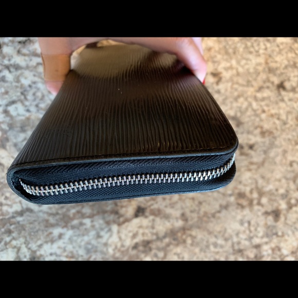 SOLD Authentic Louis Vuitton Zippy Organizer - Picture 8 of 8